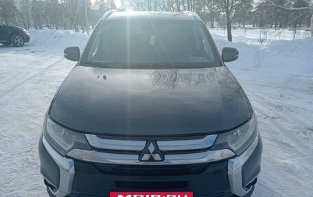 Mitsubishi Outlander III рестайлинг 3, 2015 год, 1 700 000 рублей, 10 фотография