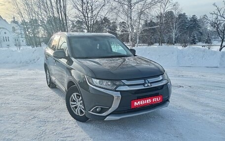 Mitsubishi Outlander III рестайлинг 3, 2015 год, 1 700 000 рублей, 5 фотография