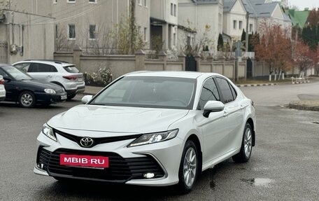 Toyota Camry, 2021 год, 2 850 000 рублей, 12 фотография