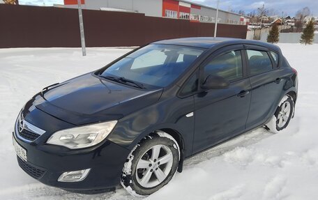 Opel Astra J, 2011 год, 800 000 рублей, 2 фотография