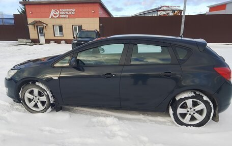 Opel Astra J, 2011 год, 800 000 рублей, 11 фотография