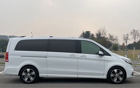 Mercedes-Benz V-Класс, 2022 год, 6 050 000 рублей, 5 фотография