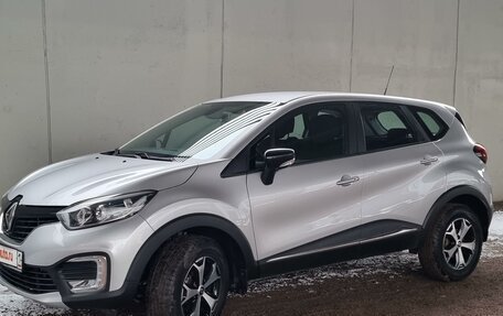 Renault Kaptur I рестайлинг, 2019 год, 1 975 000 рублей, 8 фотография