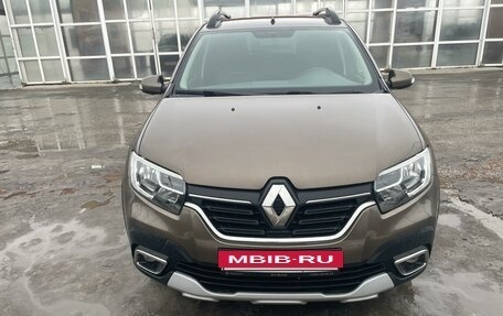 Renault Sandero II рестайлинг, 2019 год, 1 070 000 рублей, 2 фотография