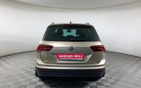 Volkswagen Tiguan II, 2019 год, 2 255 000 рублей, 6 фотография