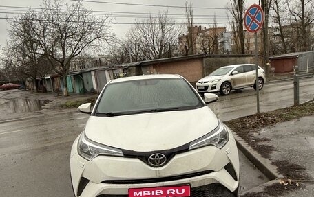 Toyota C-HR I рестайлинг, 2018 год, 1 600 000 рублей, 1 фотография