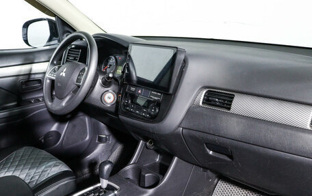 Mitsubishi Outlander III рестайлинг 3, 2013 год, 1 725 000 рублей, 9 фотография