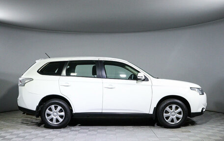 Mitsubishi Outlander III рестайлинг 3, 2013 год, 1 644 500 рублей, 4 фотография