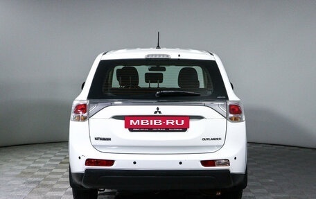 Mitsubishi Outlander III рестайлинг 3, 2013 год, 1 644 500 рублей, 6 фотография