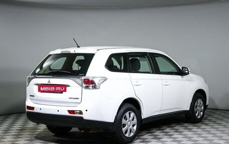 Mitsubishi Outlander III рестайлинг 3, 2013 год, 1 644 500 рублей, 5 фотография