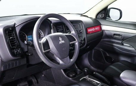 Mitsubishi Outlander III рестайлинг 3, 2013 год, 1 644 500 рублей, 14 фотография