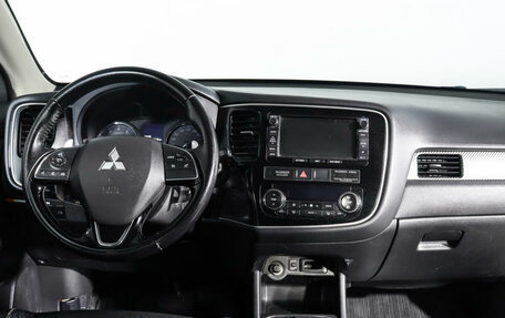 Mitsubishi Outlander III рестайлинг 3, 2013 год, 1 265 000 рублей, 12 фотография