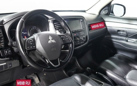 Mitsubishi Outlander III рестайлинг 3, 2013 год, 1 265 000 рублей, 14 фотография