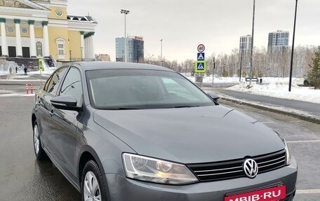 Volkswagen Jetta VI, 2011 год, 1 050 000 рублей, 2 фотография