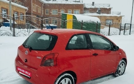 Toyota Yaris III рестайлинг, 2007 год, 520 000 рублей, 5 фотография