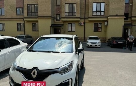 Renault Kaptur I рестайлинг, 2018 год, 1 600 000 рублей, 2 фотография