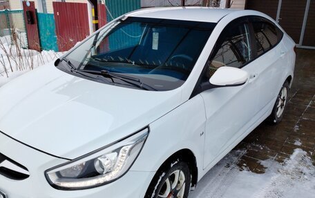 Hyundai Solaris II рестайлинг, 2013 год, 990 000 рублей, 3 фотография