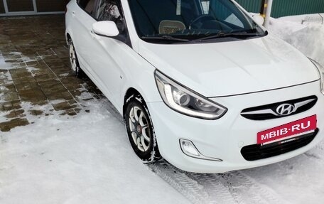 Hyundai Solaris II рестайлинг, 2013 год, 990 000 рублей, 13 фотография