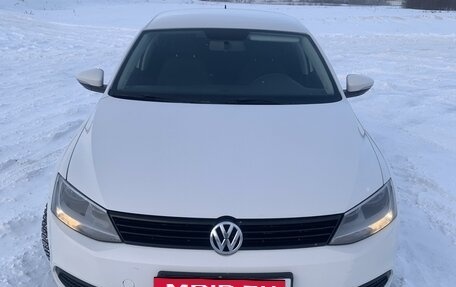 Volkswagen Jetta VI, 2014 год, 1 180 000 рублей, 2 фотография