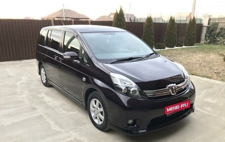 Toyota ISis I, 2012 год, 1 585 000 рублей, 1 фотография