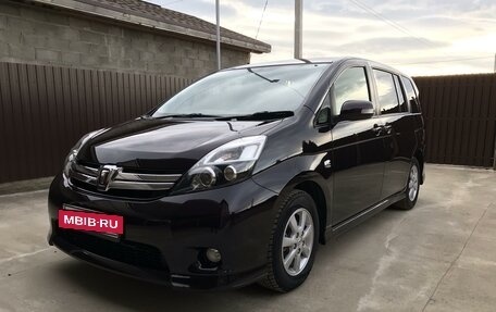 Toyota ISis I, 2012 год, 1 585 000 рублей, 2 фотография