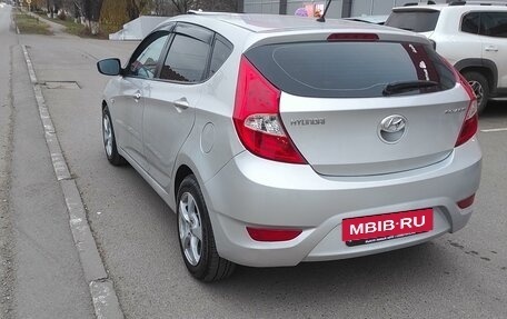 Hyundai Solaris II рестайлинг, 2014 год, 880 000 рублей, 3 фотография