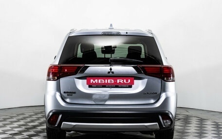 Mitsubishi Outlander III рестайлинг 3, 2018 год, 1 839 000 рублей, 6 фотография