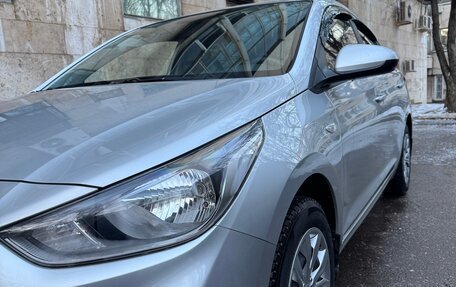 Hyundai Solaris II рестайлинг, 2018 год, 1 300 000 рублей, 11 фотография