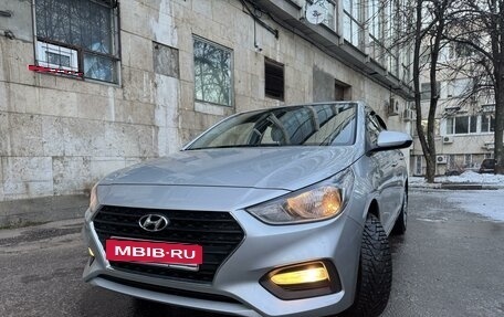 Hyundai Solaris II рестайлинг, 2018 год, 1 300 000 рублей, 30 фотография