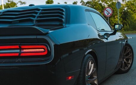 Dodge Challenger III рестайлинг 2, 2018 год, 4 500 000 рублей, 8 фотография