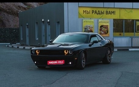 Dodge Challenger III рестайлинг 2, 2018 год, 4 500 000 рублей, 13 фотография