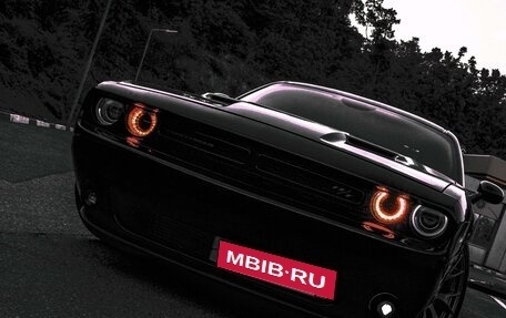 Dodge Challenger III рестайлинг 2, 2018 год, 4 500 000 рублей, 6 фотография