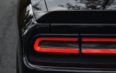 Dodge Challenger III рестайлинг 2, 2018 год, 4 500 000 рублей, 21 фотография