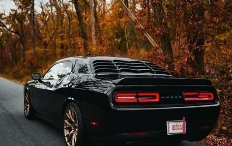 Dodge Challenger III рестайлинг 2, 2018 год, 4 500 000 рублей, 22 фотография