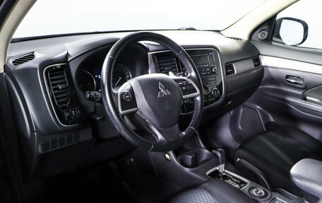 Mitsubishi Outlander III рестайлинг 3, 2013 год, 1 689 350 рублей, 14 фотография