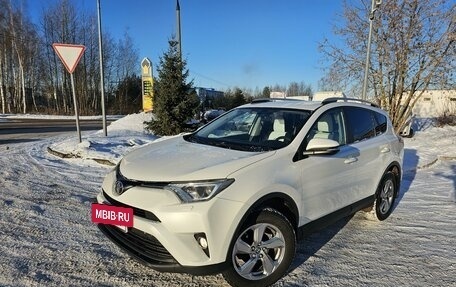 Toyota RAV4, 2015 год, 2 300 000 рублей, 4 фотография