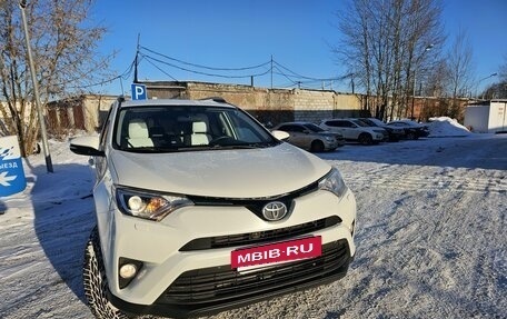 Toyota RAV4, 2015 год, 2 300 000 рублей, 14 фотография