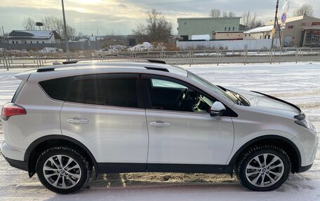 Toyota RAV4, 2018 год, 2 420 000 рублей, 4 фотография