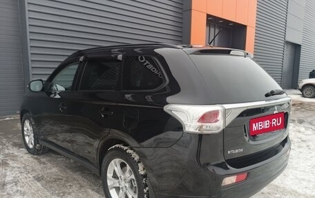 Mitsubishi Outlander III рестайлинг 3, 2012 год, 1 354 000 рублей, 7 фотография