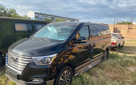 Hyundai Grand Starex Grand Starex I рестайлинг 2, 2019 год, 4 000 000 рублей, 2 фотография