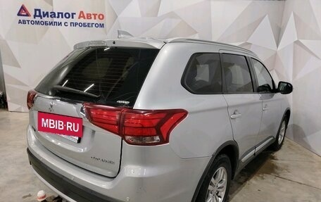 Mitsubishi Outlander III рестайлинг 3, 2017 год, 1 900 000 рублей, 4 фотография