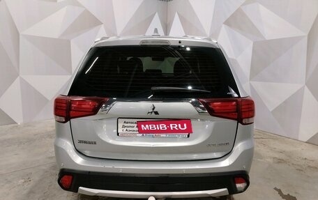 Mitsubishi Outlander III рестайлинг 3, 2017 год, 1 900 000 рублей, 5 фотография