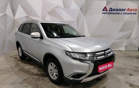 Mitsubishi Outlander III рестайлинг 3, 2017 год, 1 900 000 рублей, 3 фотография