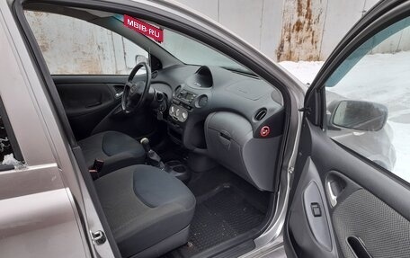 Toyota Yaris I рестайлинг, 2003 год, 299 000 рублей, 8 фотография