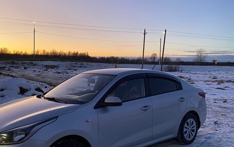 KIA Rio IV, 2018 год, 1 355 000 рублей, 2 фотография