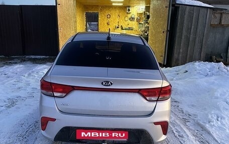 KIA Rio IV, 2018 год, 1 355 000 рублей, 3 фотография