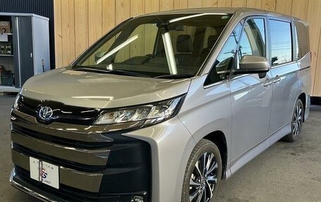 Toyota Noah, 2022 год, 4 195 000 рублей, 1 фотография