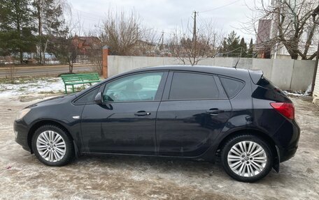 Opel Astra J, 2011 год, 900 000 рублей, 2 фотография