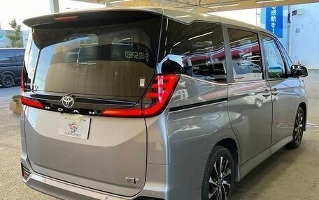 Toyota Noah, 2022 год, 4 195 000 рублей, 5 фотография