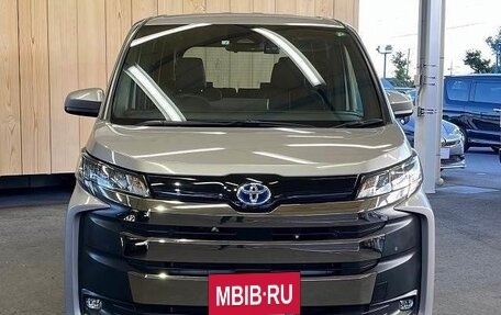 Toyota Noah, 2022 год, 4 195 000 рублей, 2 фотография